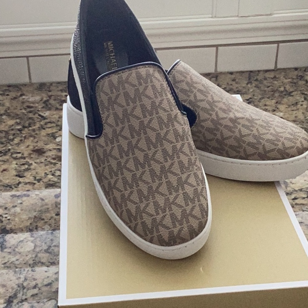NWT Michael Kors slip ons 7 M Keaton slip on brown & Black